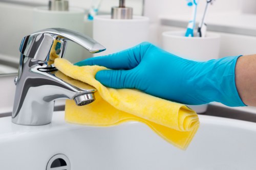 Dust removal during after builders cleaning on surfaces